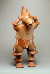Figura masculina con tiburón (barro)
